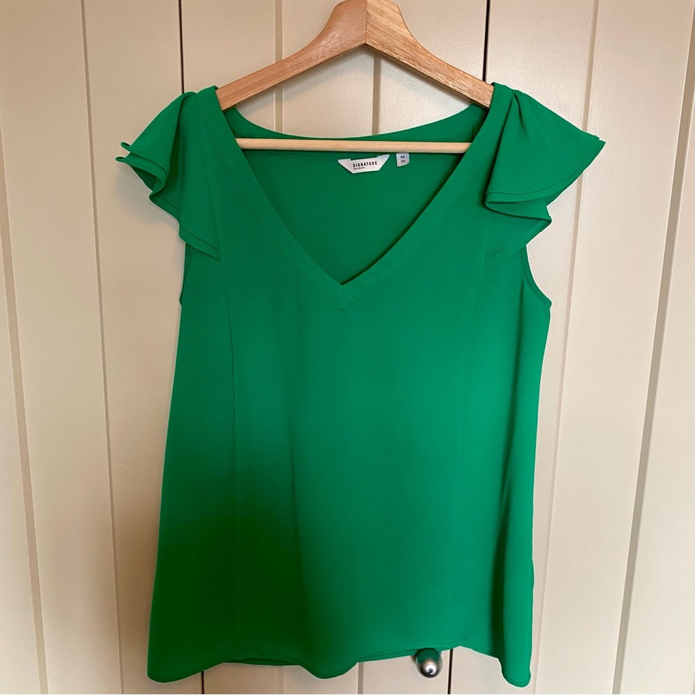 💚Reitmans Emerald Ruffle Sleeve Blouse